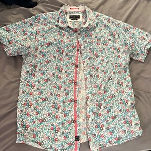 Large Short sleeve button down t shirt, like new